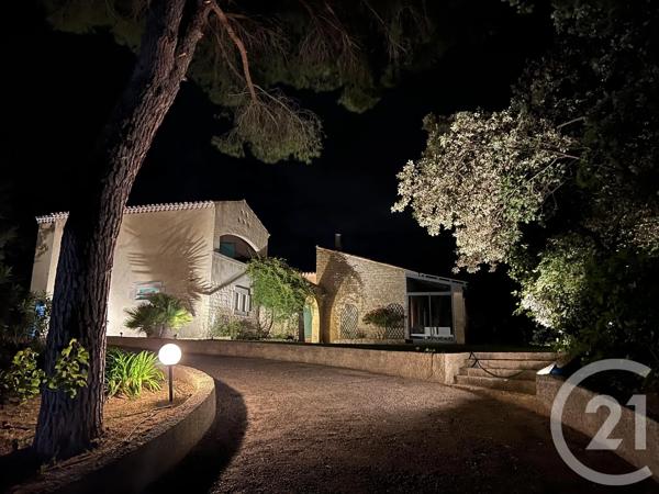 Maison à vendre  9 pièces - 265 m 2   UZES  - 30