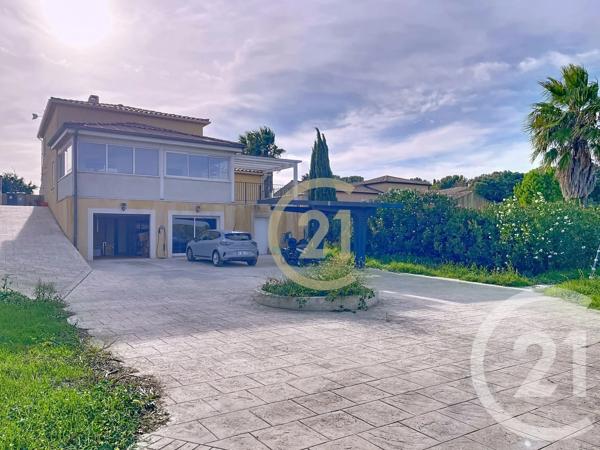 Maison à vendre  9 pièces - 265 m 2   UZES  - 30