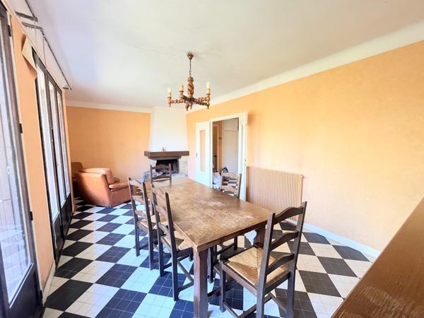 Saint-Jean-les-Deux-Jumeaux (77660) Maison de 110 m ² de plain pied sur sous sol en pleine nature.