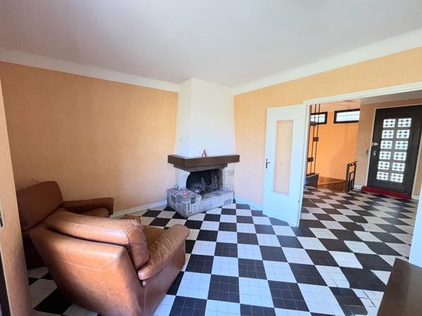 Saint-Jean-les-Deux-Jumeaux (77660) Maison de 110 m ² de plain pied sur sous sol en pleine nature.