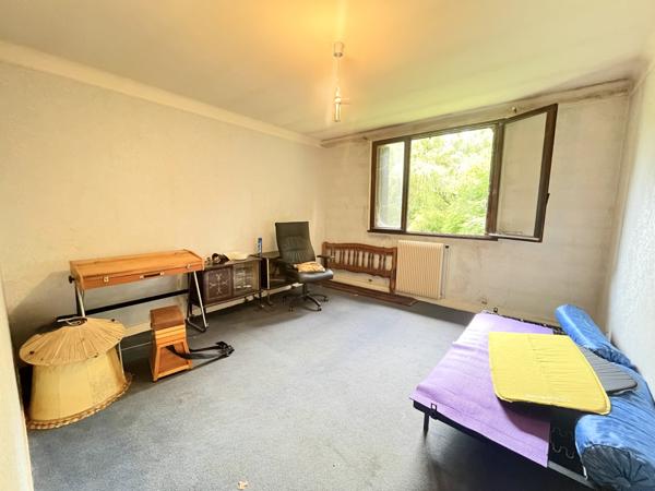 Saint-Jean-les-Deux-Jumeaux (77660) Maison de 110 m ² de plain pied sur sous sol en pleine nature.