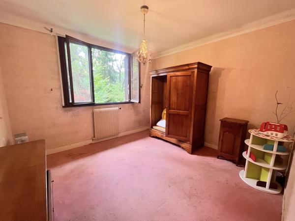 Saint-Jean-les-Deux-Jumeaux (77660) Maison de 110 m ² de plain pied sur sous sol en pleine nature.