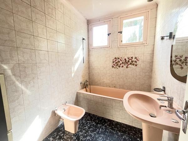 Saint-Jean-les-Deux-Jumeaux (77660) Maison de 110 m ² de plain pied sur sous sol en pleine nature.