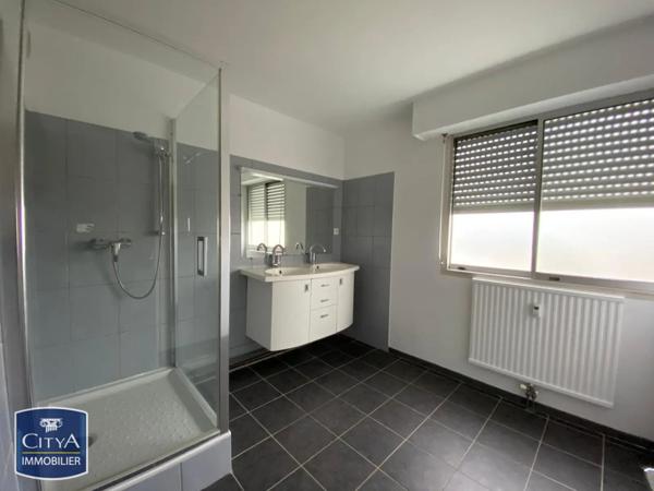 Appartement à louer 5 pièces 130.85m² Mâcon (71000)