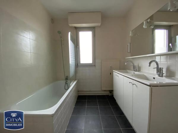 Appartement à louer 5 pièces 130.85m² Mâcon (71000)
