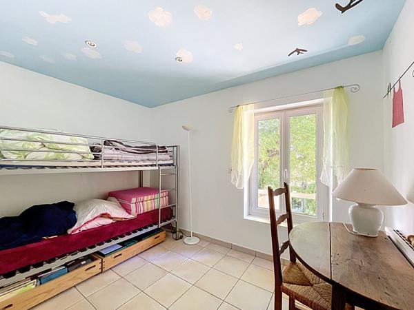 Maison Livron Sur Drome  144 m2, 4 chambres,campagne, 18500m² de terrain , campagne, pierres, dependances