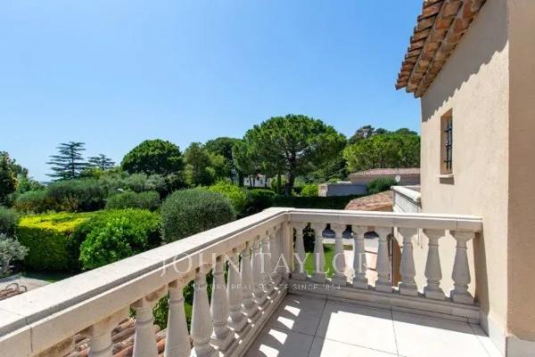 Jolie villa néo provençale dans un domaine sécurisé