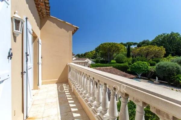 Jolie villa néo provençale dans un domaine sécurisé