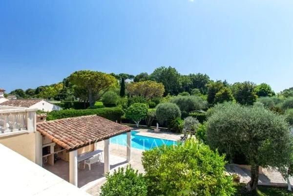 Jolie villa néo provençale dans un domaine sécurisé