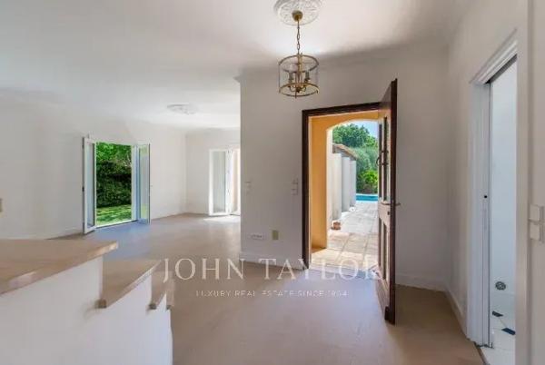 Jolie villa néo provençale dans un domaine sécurisé