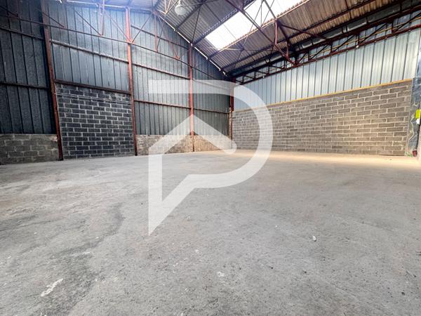 Entrepôt / Local industriel 128 m2