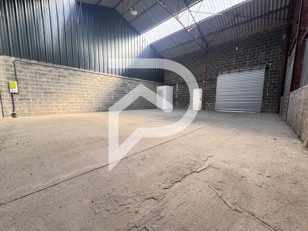 Entrepôt / Local industriel 128 m2