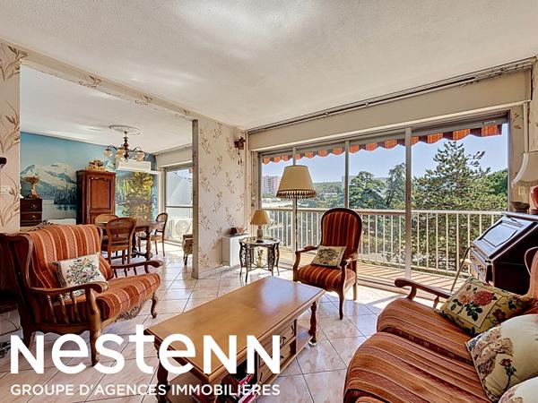À vendre à Salon-de-Provence, bel appartement T3/4 d'environ 80 m², situé au 3 étage avec ascenseur dans une résidence agréable et bien entretenue.