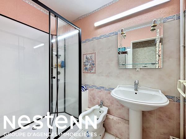 À vendre à Salon-de-Provence, bel appartement T3/4 d'environ 80 m², situé au 3 étage avec ascenseur dans une résidence agréable et bien entretenue.
