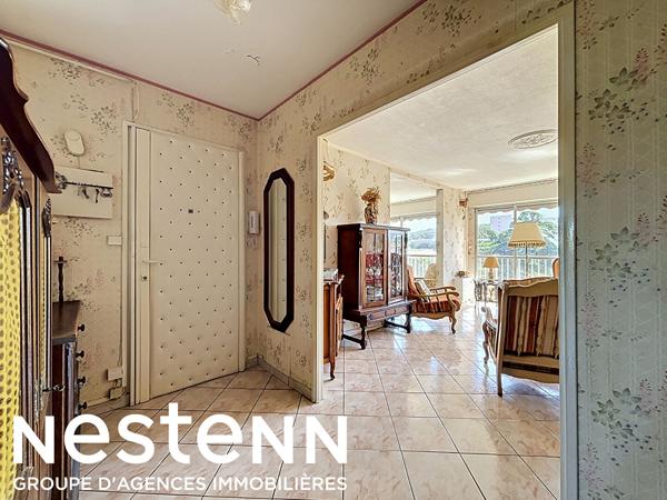À vendre à Salon-de-Provence, bel appartement T3/4 d'environ 80 m², situé au 3 étage avec ascenseur dans une résidence agréable et bien entretenue.