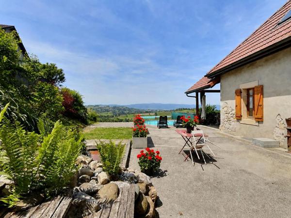 ANNECY SUD - GRUFFY -  Ancienne fruitière rénovée  + terrain constructible 1000 m² env