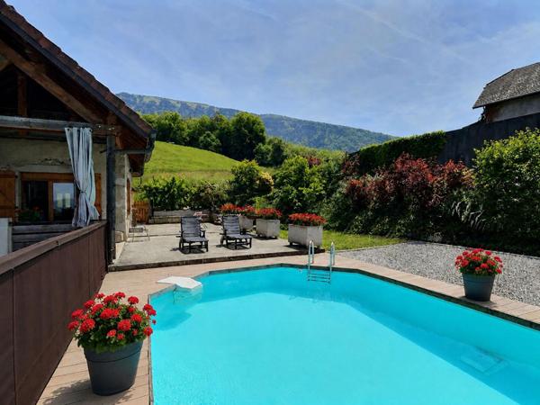 ANNECY SUD - GRUFFY -  Ancienne fruitière rénovée  + terrain constructible 1000 m² env