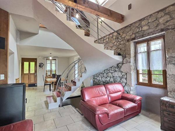 ANNECY SUD - GRUFFY -  Ancienne fruitière rénovée  + terrain constructible 1000 m² env