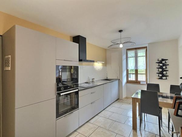ANNECY SUD - GRUFFY -  Ancienne fruitière rénovée  + terrain constructible 1000 m² env
