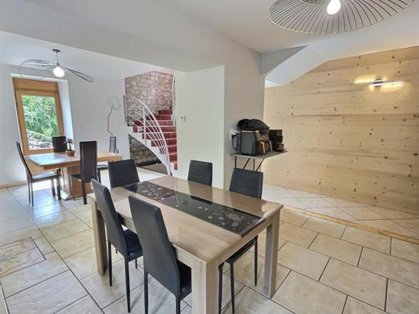 ANNECY SUD - GRUFFY -  Ancienne fruitière rénovée  + terrain constructible 1000 m² env