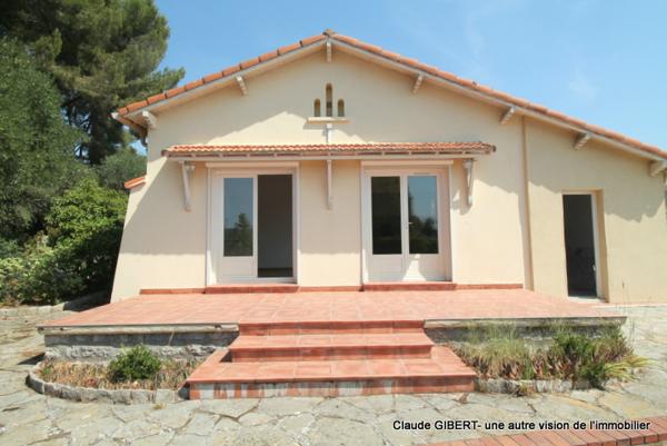 Maison de plain-pied d'environ 65 m2 sur une parcelle de 1275 m2 arborée à l'entrée de Bouzigues