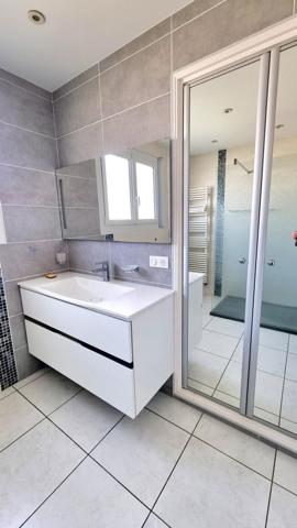 Maison familiale avec appartement indépendant 1km du centre et des plages