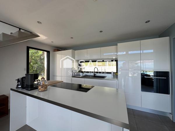 MAGNIFIQUE Villa d'architecte contemporaine avec piscine dans un havre de paix