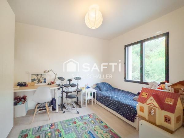 MAGNIFIQUE Villa d'architecte contemporaine avec piscine dans un havre de paix