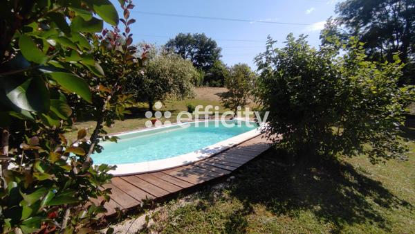 Maison
         7 pièces
        - 146 m² Exclusivité 320 000 € *