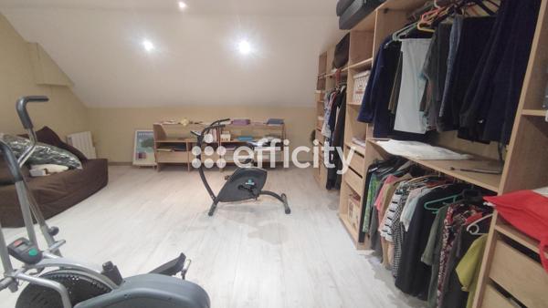 Maison
         7 pièces
        - 146 m² Exclusivité 320 000 € *