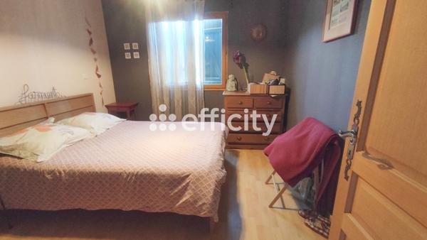 Maison
         7 pièces
        - 146 m² Exclusivité 320 000 € *