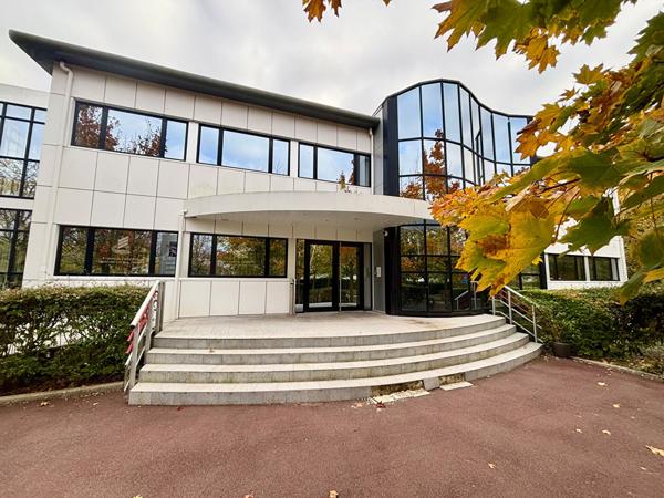 Bureaux 443 m2 - Proche A4 - FERRIERES EN BRIE