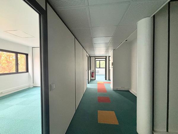 Bureaux 443 m2 - Proche A4 - FERRIERES EN BRIE