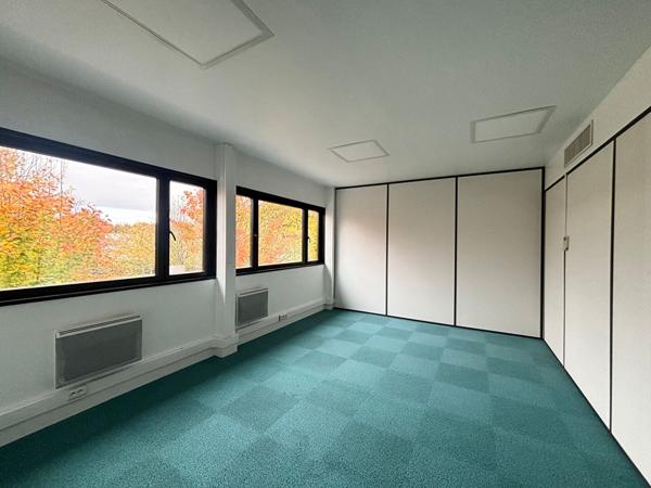 Bureaux 443 m2 - Proche A4 - FERRIERES EN BRIE