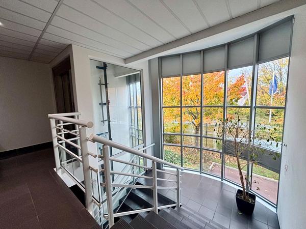 Bureaux 443 m2 - Proche A4 - FERRIERES EN BRIE