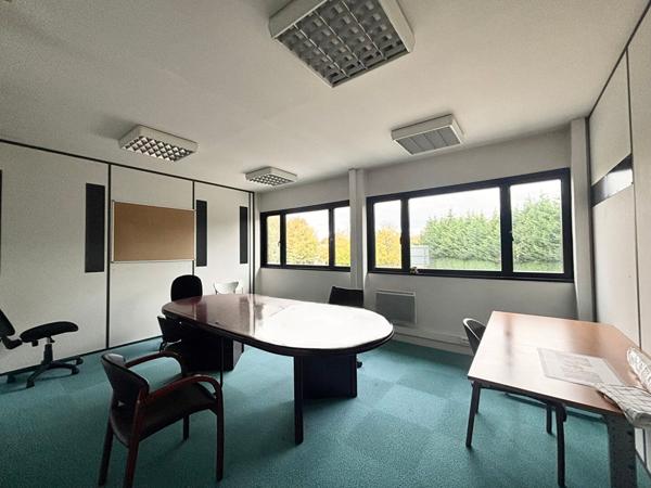 Bureaux 443 m2 - Proche A4 - FERRIERES EN BRIE