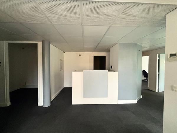 Bureaux 443 m2 - Proche A4 - FERRIERES EN BRIE