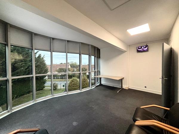Bureaux 443 m2 - Proche A4 - FERRIERES EN BRIE