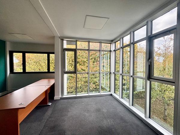 Bureaux 443 m2 - Proche A4 - FERRIERES EN BRIE