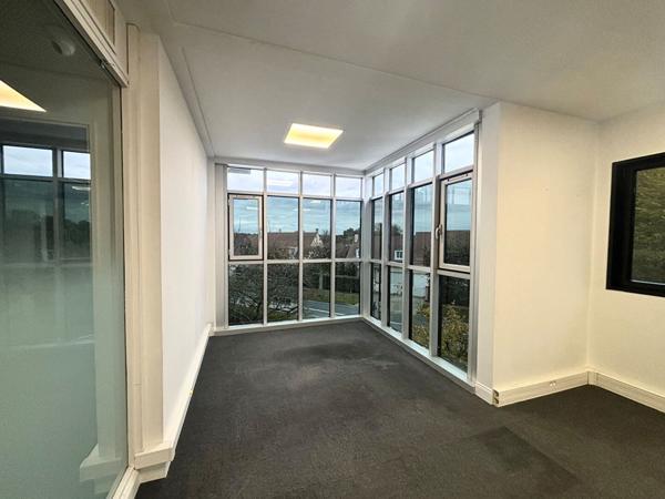 Bureaux 443 m2 - Proche A4 - FERRIERES EN BRIE