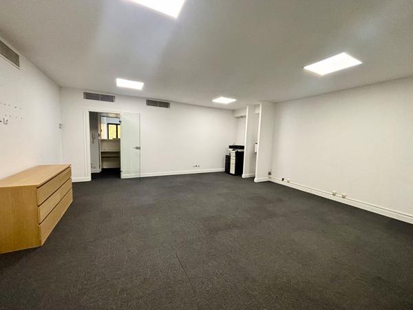 Bureaux 443 m2 - Proche A4 - FERRIERES EN BRIE