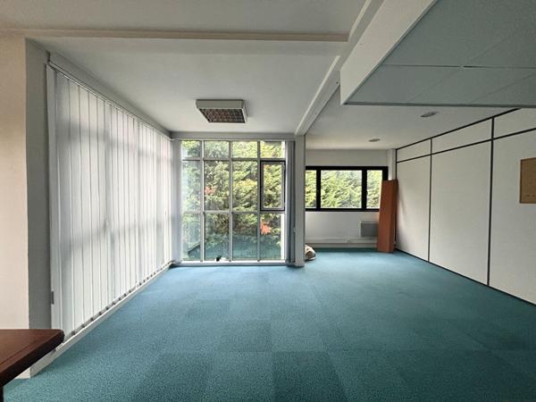 Bureaux 443 m2 - Proche A4 - FERRIERES EN BRIE