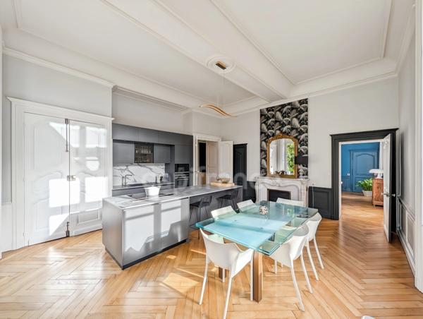 Chalon-Sur-Saône centre (71) à vendre Appartement d'exception de 161 m² rénové 5 pièces, place de parking !