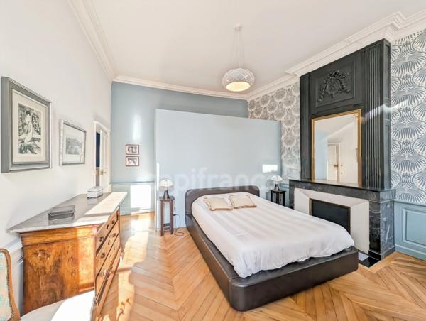 Chalon-Sur-Saône centre (71) à vendre Appartement d'exception de 161 m² rénové 5 pièces, place de parking !