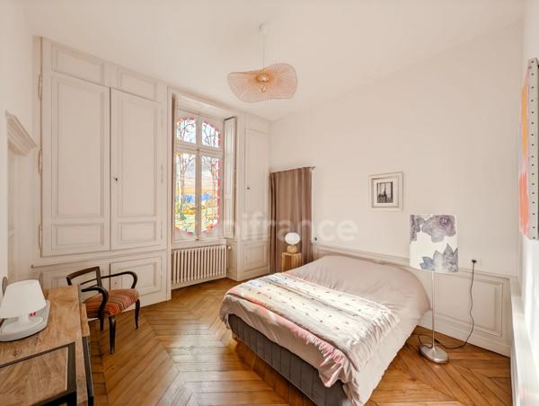 Chalon-Sur-Saône centre (71) à vendre Appartement d'exception de 161 m² rénové 5 pièces, place de parking !