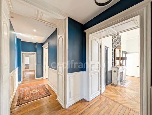 Chalon-Sur-Saône centre (71) à vendre Appartement d'exception de 161 m² rénové 5 pièces, place de parking !