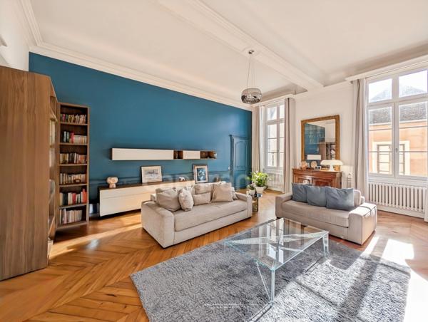 Chalon-Sur-Saône centre (71) à vendre Appartement d'exception de 161 m² rénové 5 pièces, place de parking !