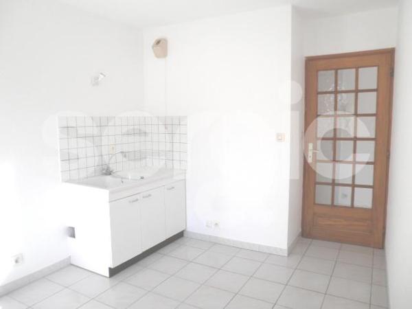 Location 2 Pieces 50 51100 Reims 26 0985 01 0144