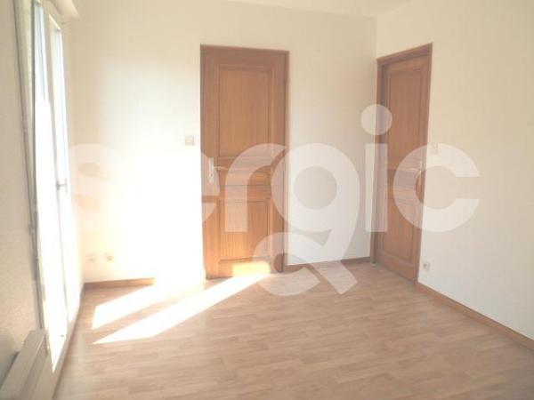 Location 2 Pieces 50 51100 Reims 26 0985 01 0144