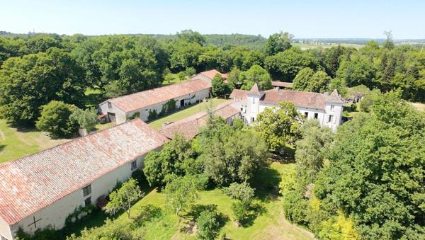 Propriete à vendre 16 pièces proche de BARBEZIEUX SAINT HILAIRE (16) sur 8.5 ha